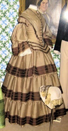 Lippisches Landesmuseum Detmold Mode 1840 Krinoline