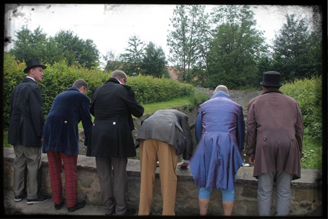 historische Mode Kostümverleih Tournüre 1870
